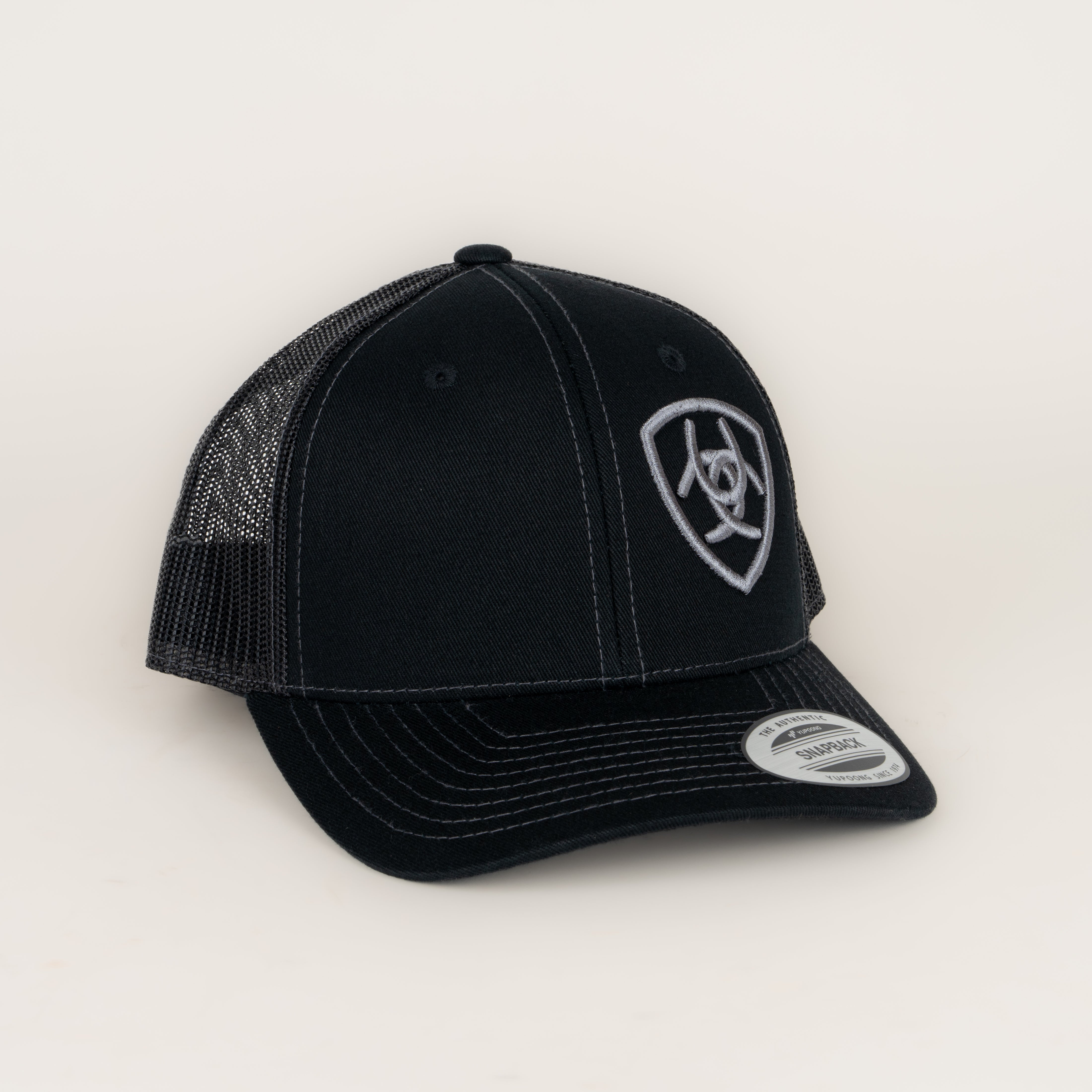 Gorra Ariat Negro Gris Niño