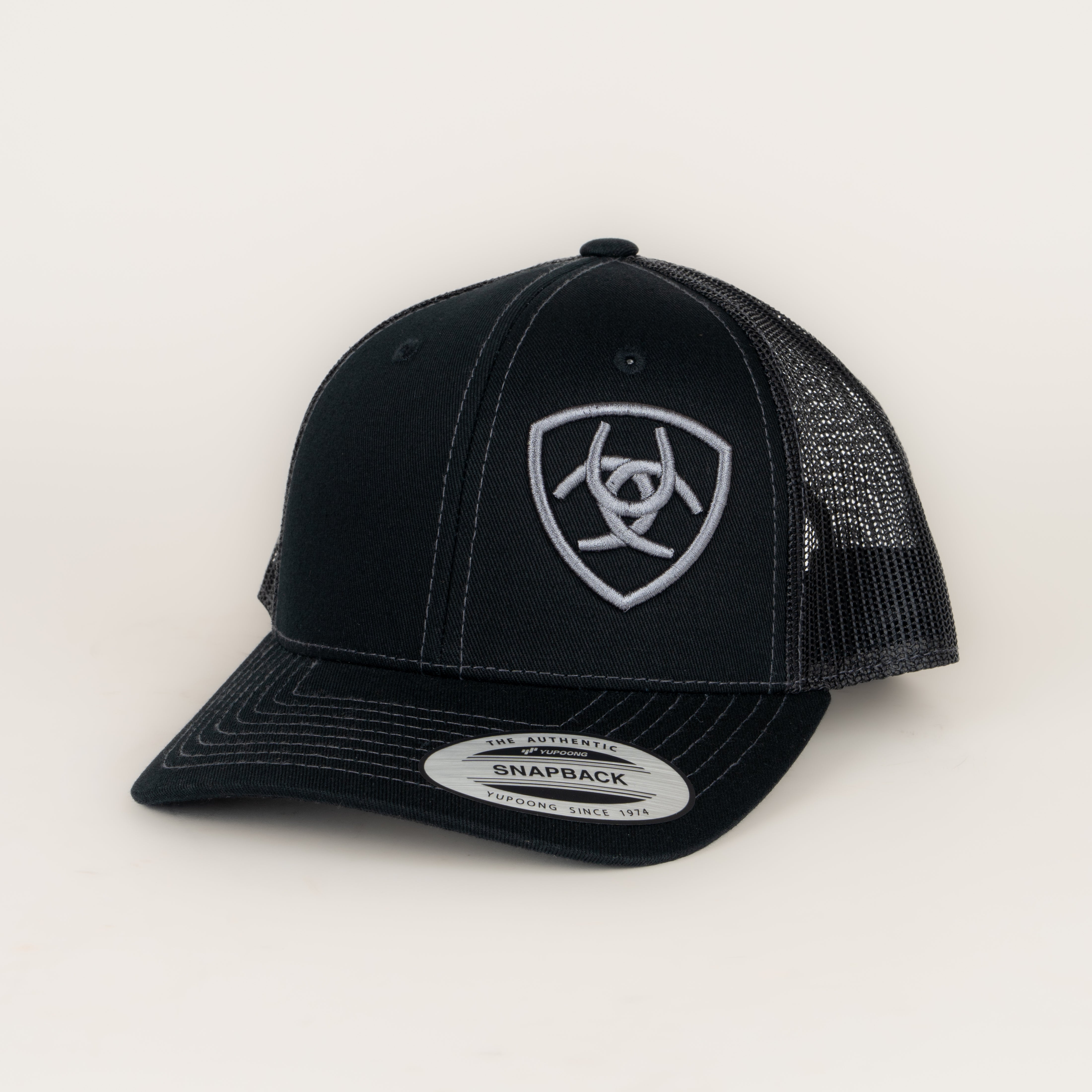 Gorra Ariat Negro Gris Niño