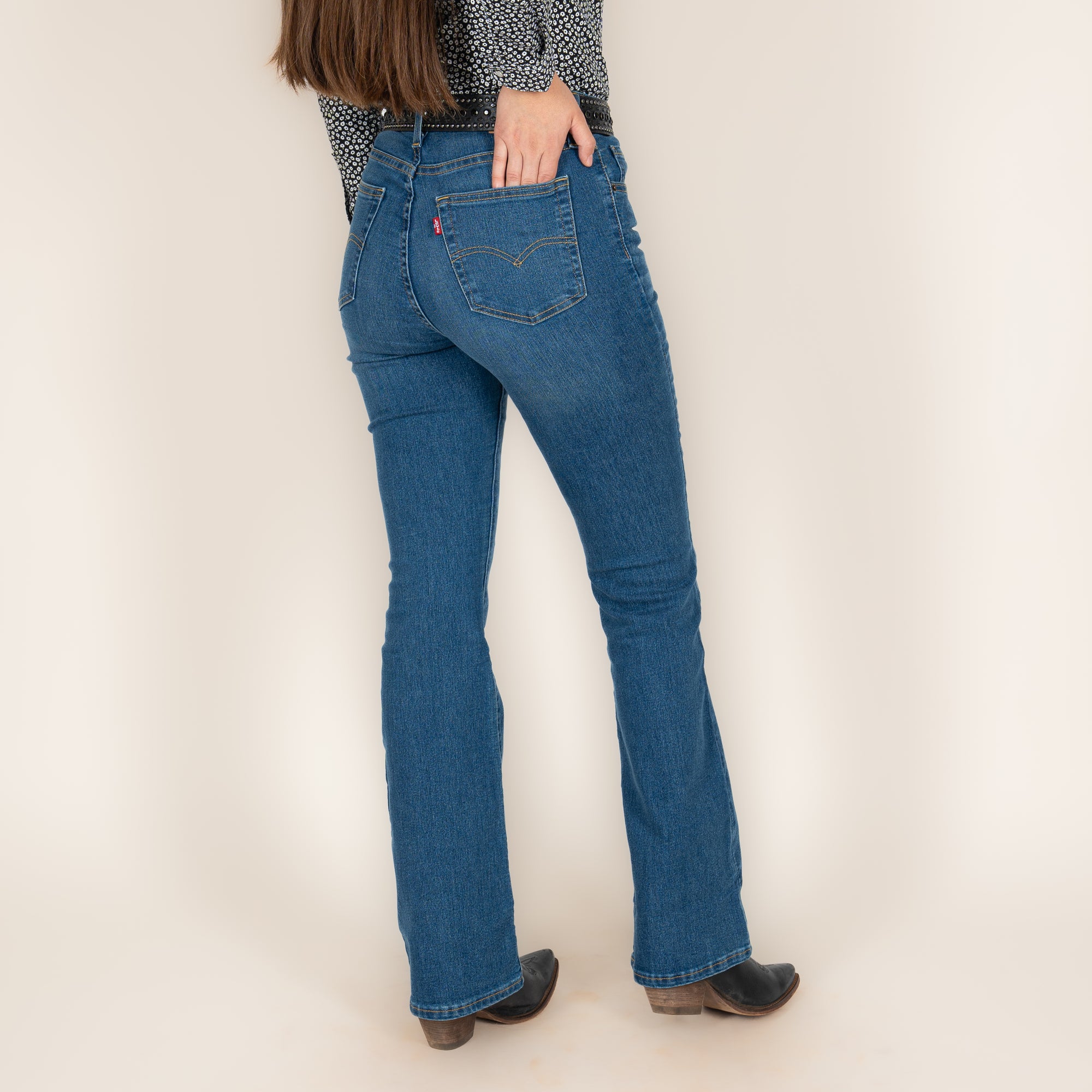  Levi's Pantalones de mezclilla 725 de tiro alto para mujer  (estándar y plus) : Ropa, Zapatos y Joyería