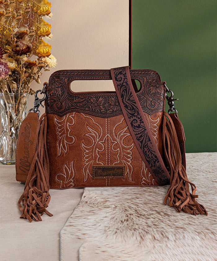 Bolso Wrangler Tooled Fringue Crossbody - Brown